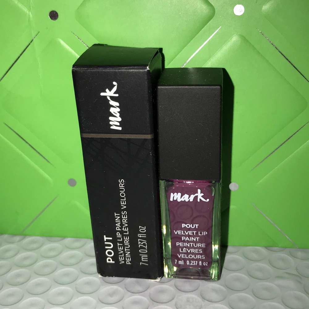 Mark Pout velvet lip paint